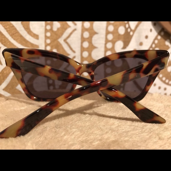 ASOS cateye sunglasses - Picture 2 of 4